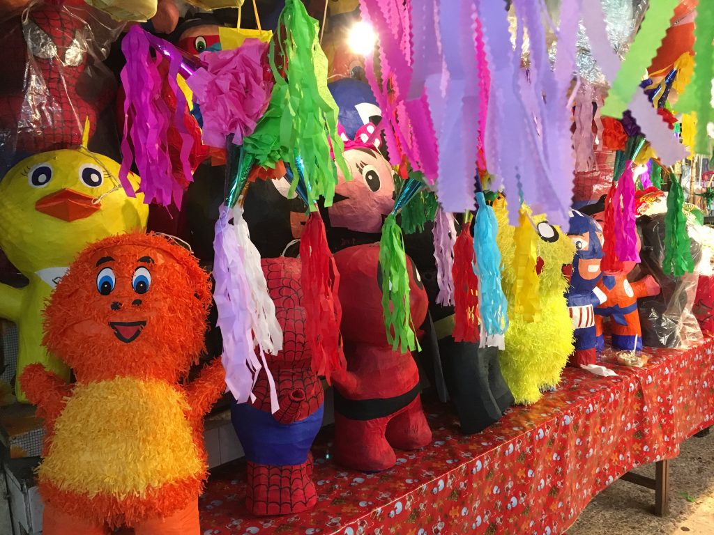 Des couleurs et des formes de piñatas